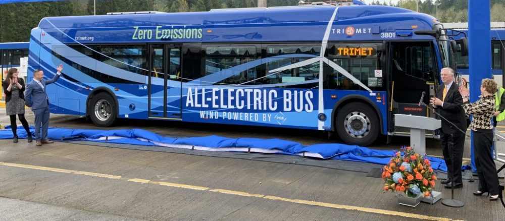 Autobuz electric alimentat 100% cu energie eoliană